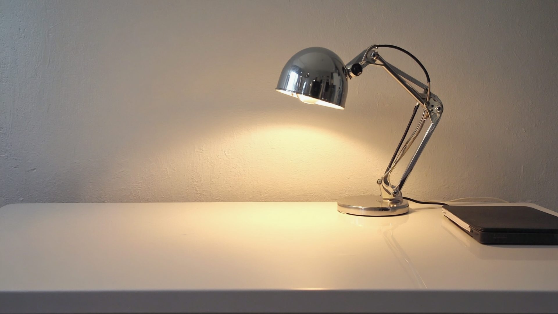 Home Office Lighting Guide: Task vs Ambient Lighting